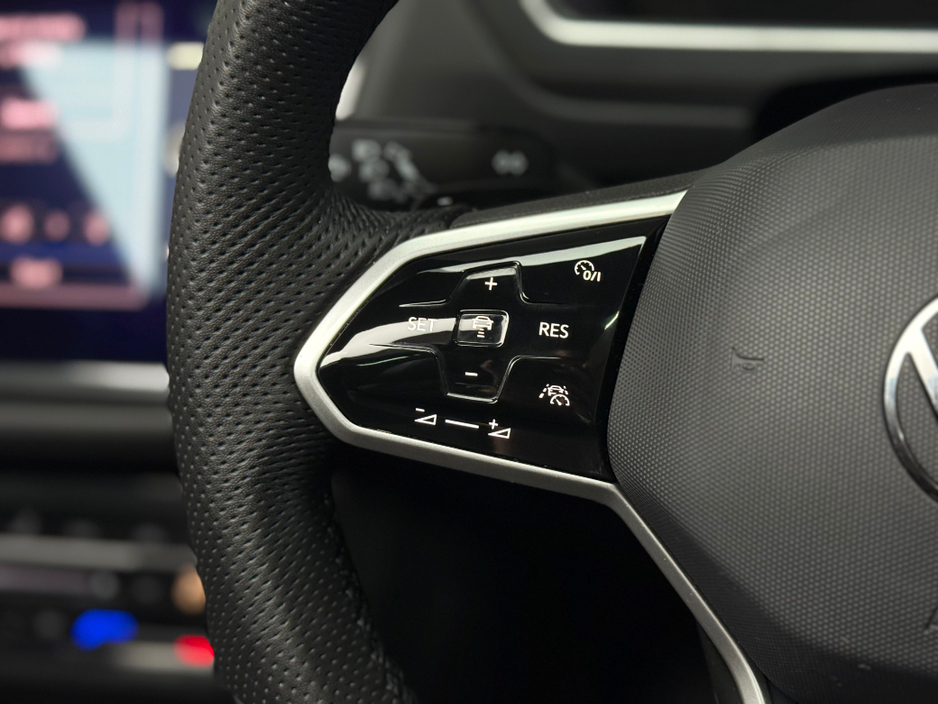 2021 Volkswagen Tiguan - image 22