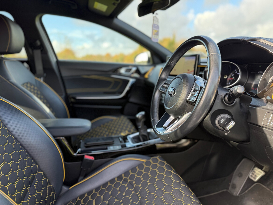 2020 Kia XCeed - image 11