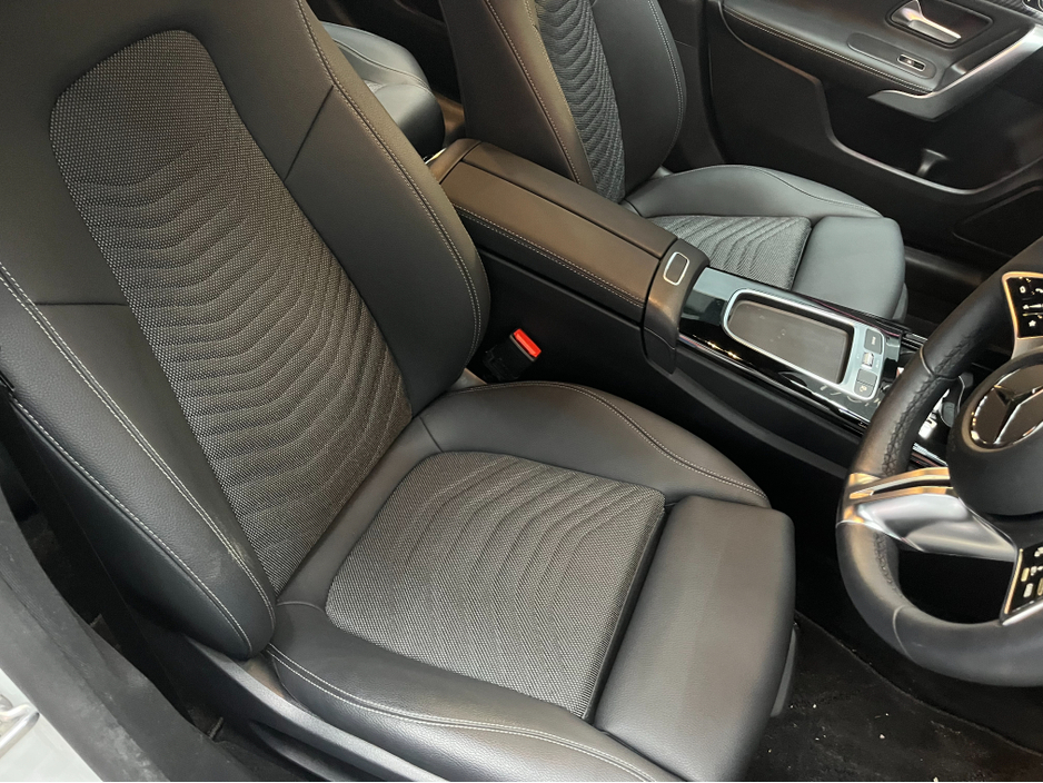 2024 Mercedes-Benz CLA Class 2024 MERCEDES-BENZ CLA200D 2.0 AUTOMATIC / CRUISE CONTROL / 360° PARKING CAMERA / ELECTRIC MEMORY & HEATED SEATS / PADDLE SHIFTERS / AMBIENT LIGHTS