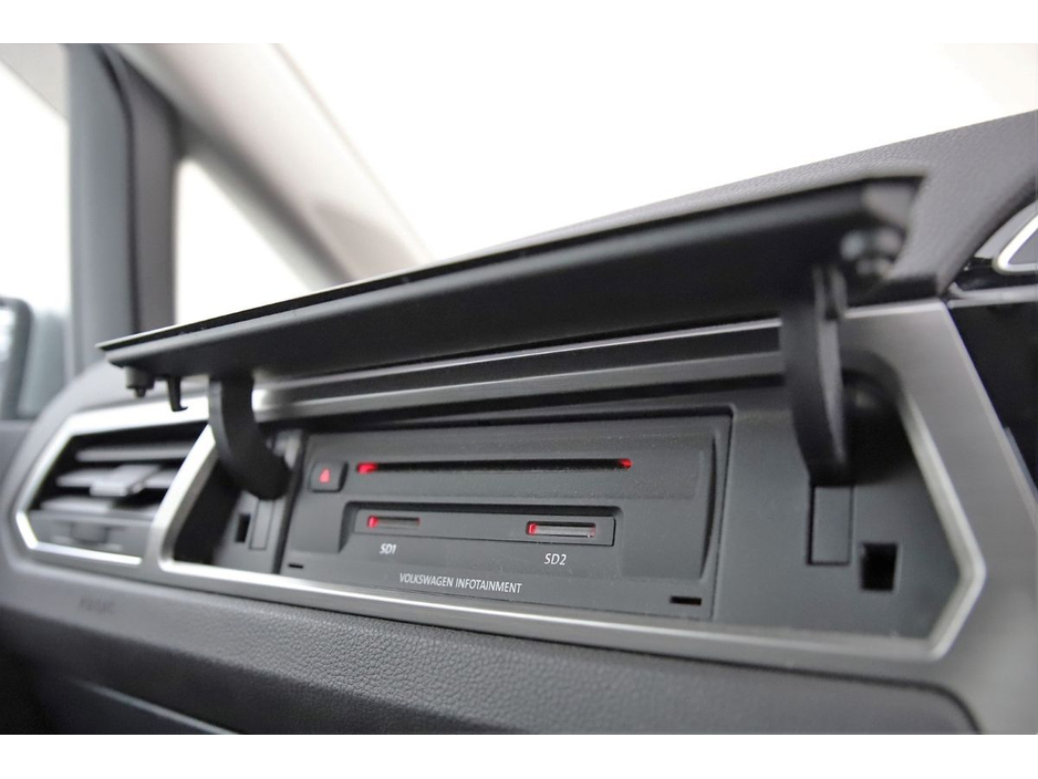 2018 Volkswagen Touran - image 23