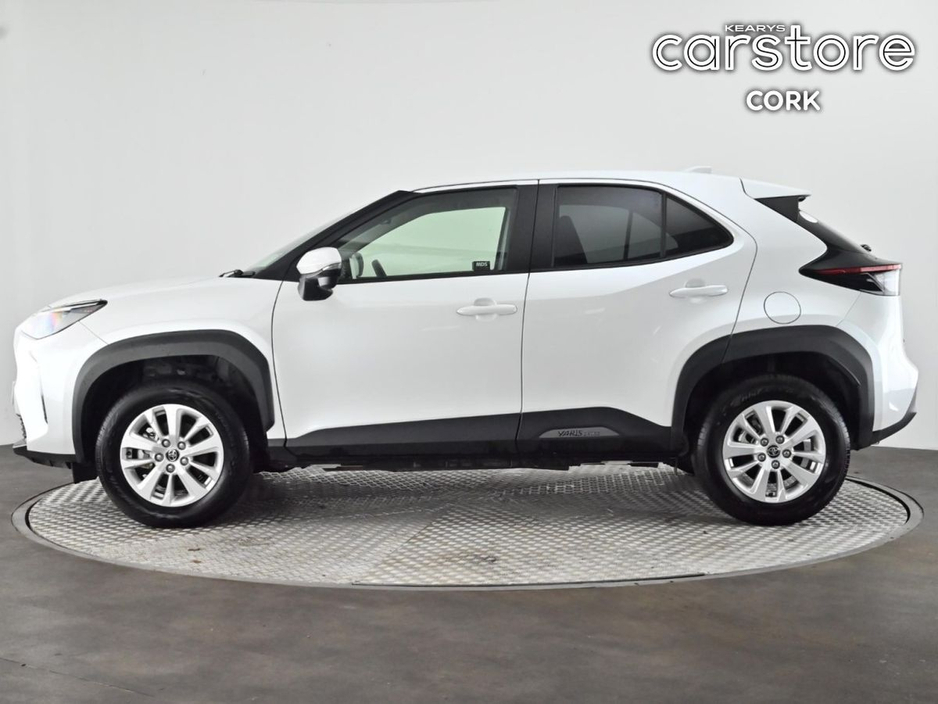 2023 Toyota Yaris Cross - image 6