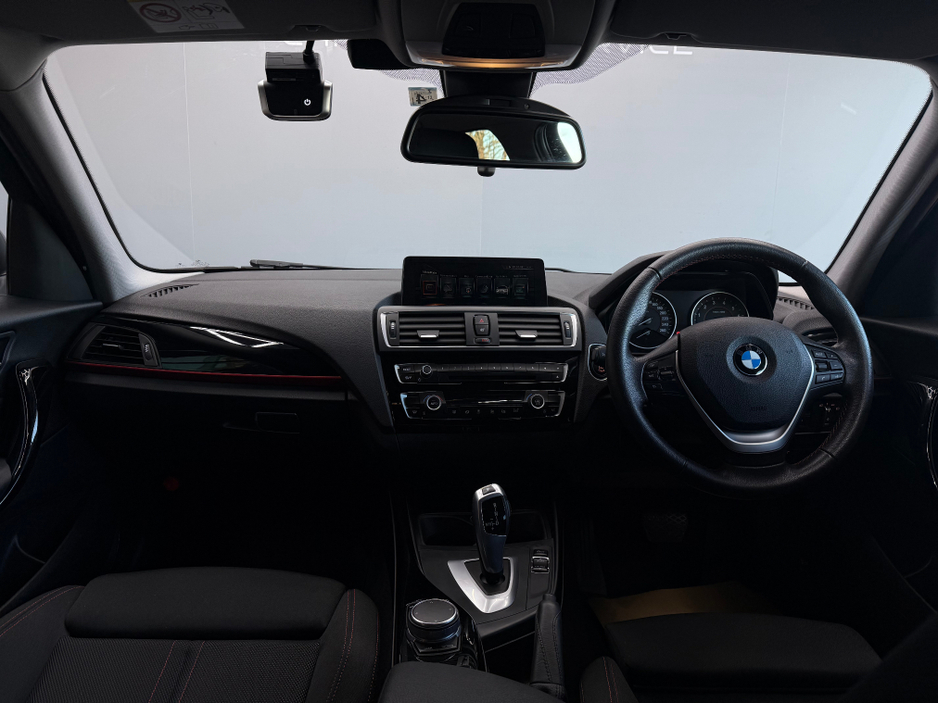 2017 BMW 1 Series - image 9