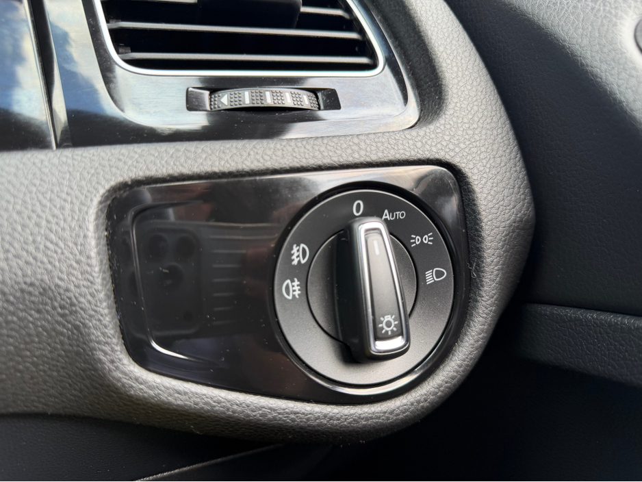 2017 Volkswagen Golf - image 20