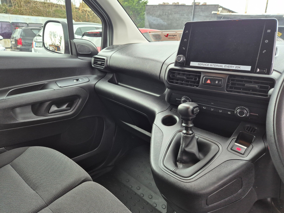 2023 Fiat Doblo - image 5