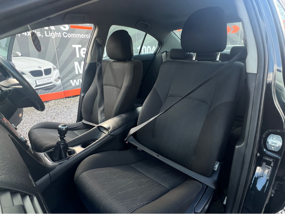 2011 Toyota Avensis - image 11