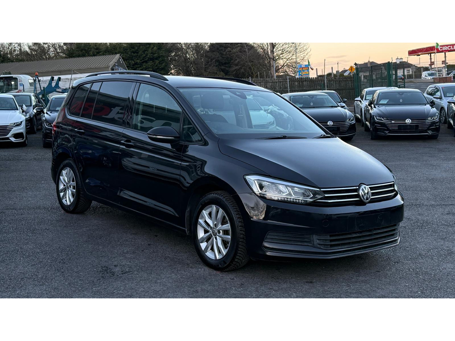 2016 Volkswagen Touran - image 3