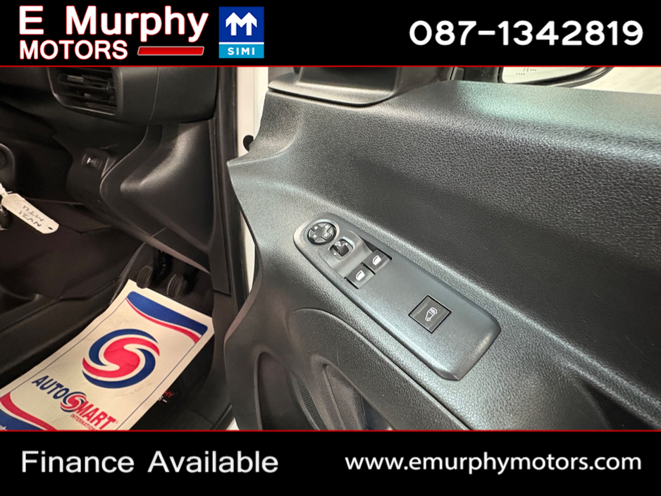 2021 Peugeot Partner - image 20