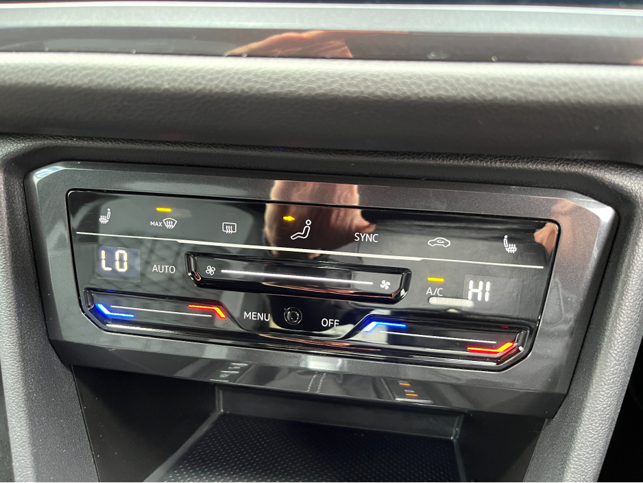 2023 Volkswagen Tiguan - image 18