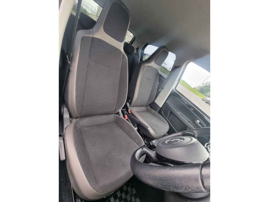 2014 Volkswagen up! - image 16