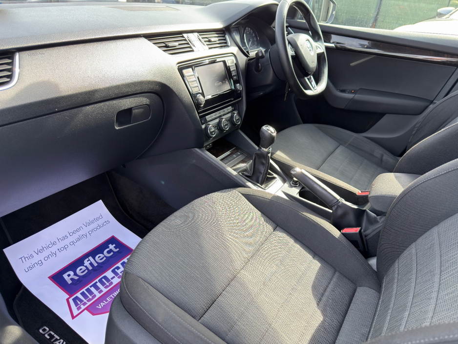 2016 Skoda Octavia - image 14