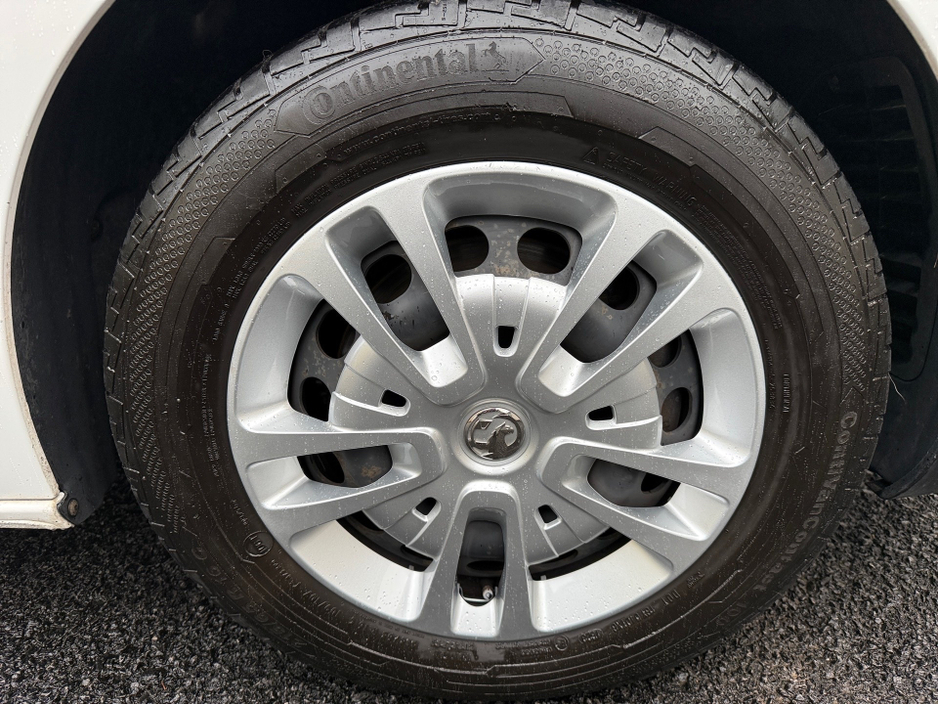 2021 Opel Vivaro 3100 DYNAMICS S/S L2H1 **2.0 120 BHP**NO VAT**LWB**FSH**ONE UK OWNER**MINT** €14,750