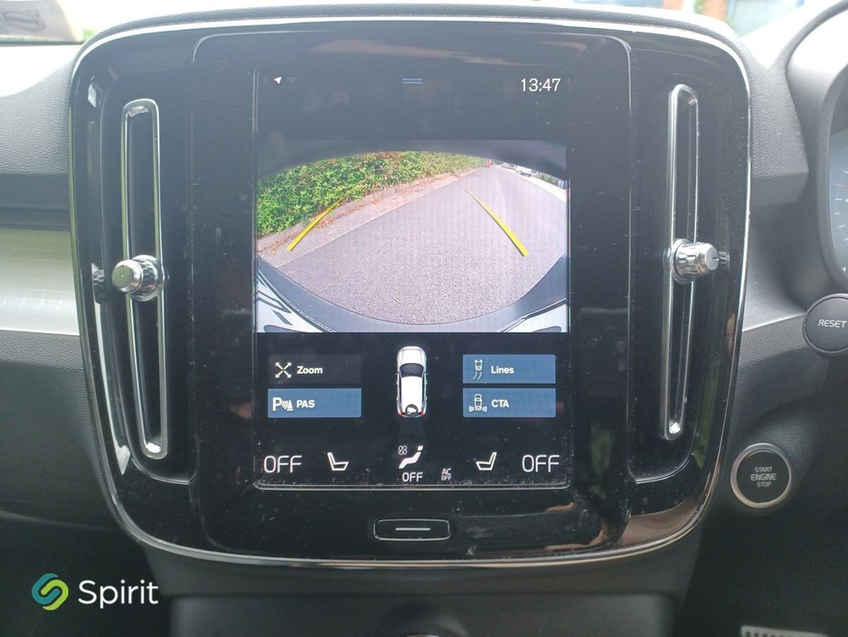 2022 Volvo XC40 - image 11