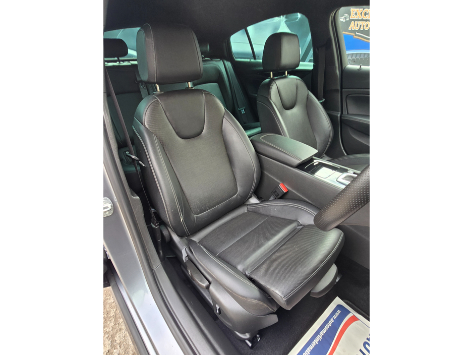 2019 Opel Insignia - image 10