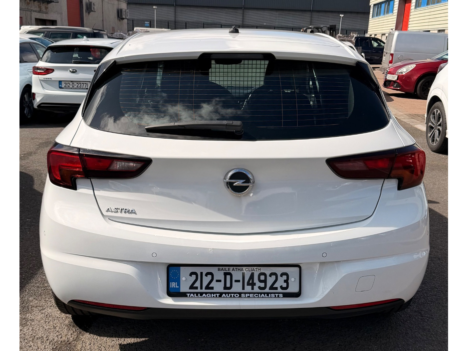 2021 Opel Astra - image 7