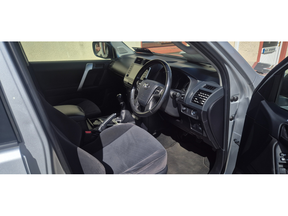 2021 Toyota Landcruiser - image 6