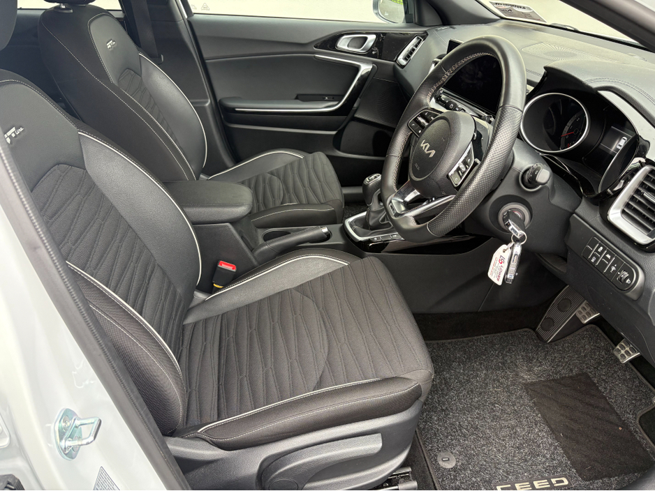2025 Kia Ceed - image 5