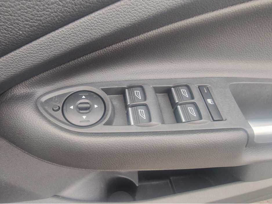 2017 Ford Kuga - image 18