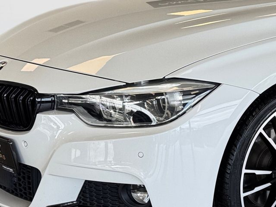 2018 BMW 3 Series - image 9