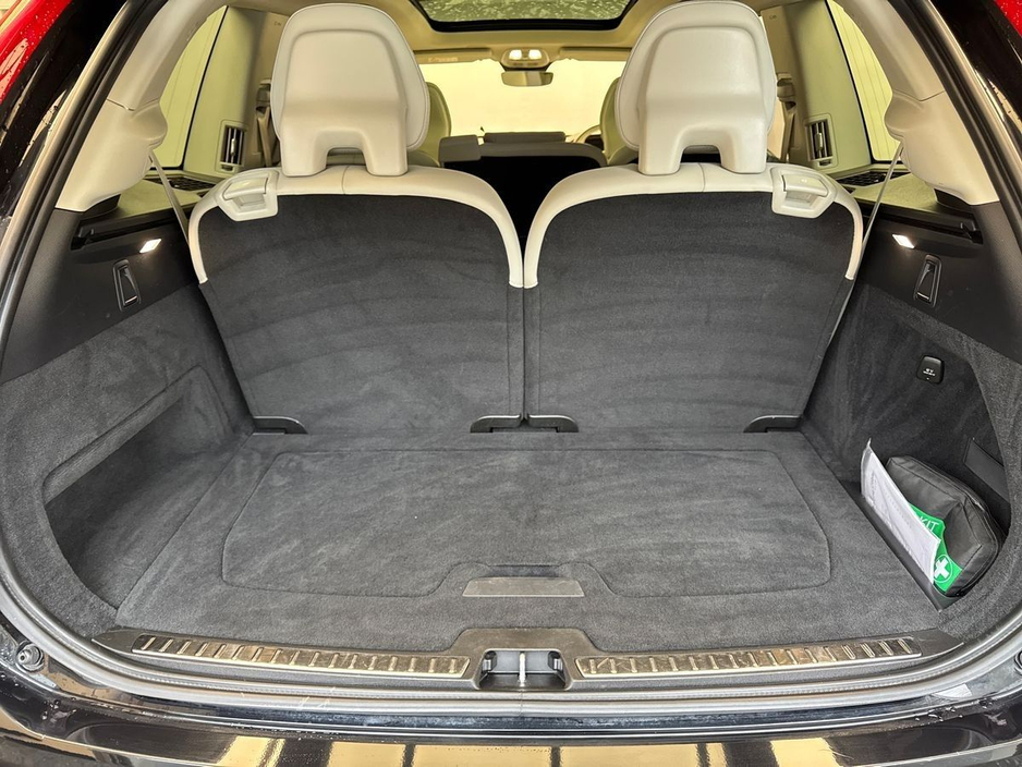 2023 Volvo XC90 - image 9