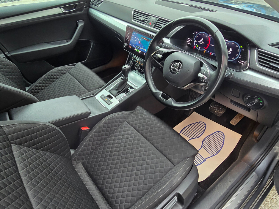 2022 Skoda Superb - image 17