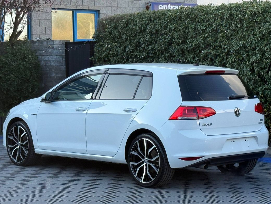 2015 Volkswagen Golf - image 5