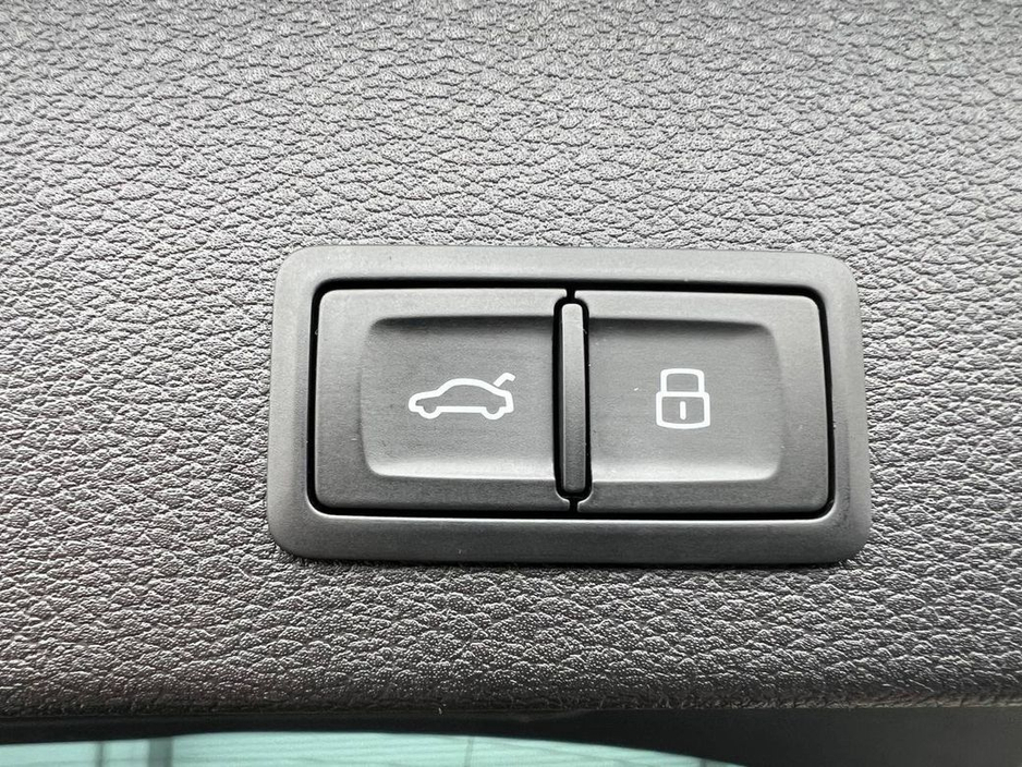 2017 Audi Q2 SPORT S-LINE PACK 1.0 TFSI // OPENING PAN ROOF // LEATHER HEATED SEATS // BANG & OLUFSEN €20,750