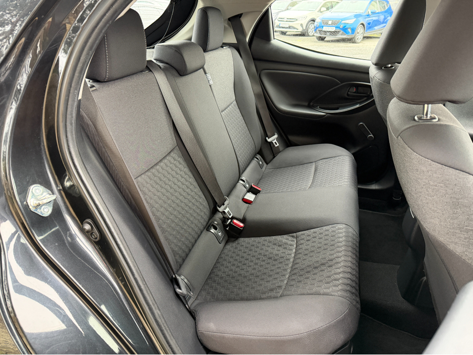2023 Toyota Yaris - image 20