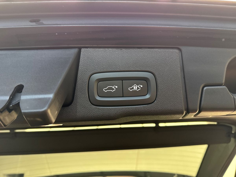 2023 Volvo XC60 - image 22