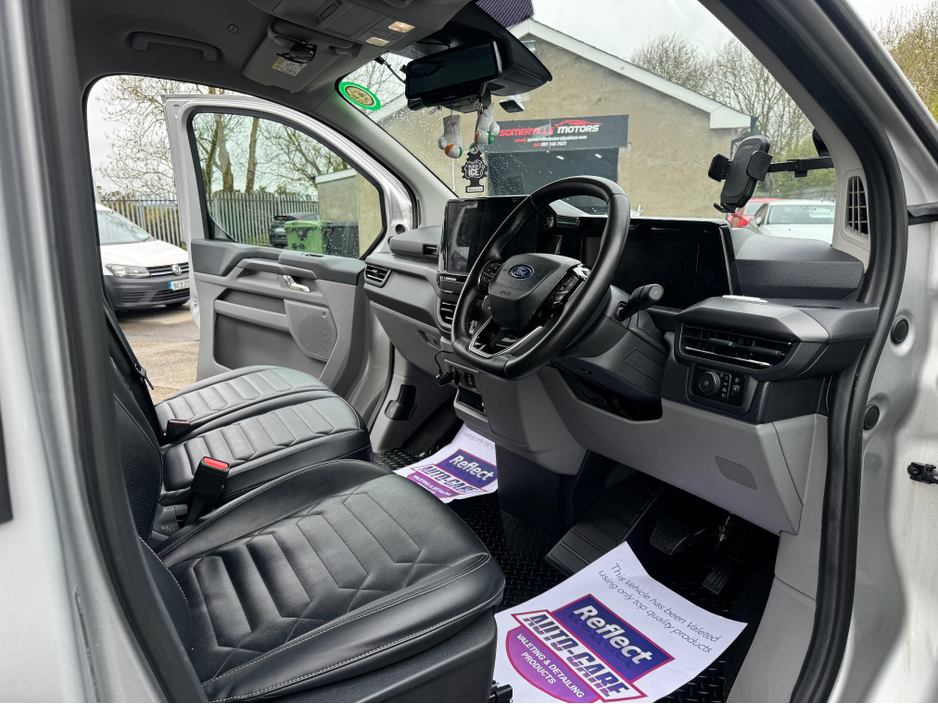 2025 Ford Tourneo Custom - image 6