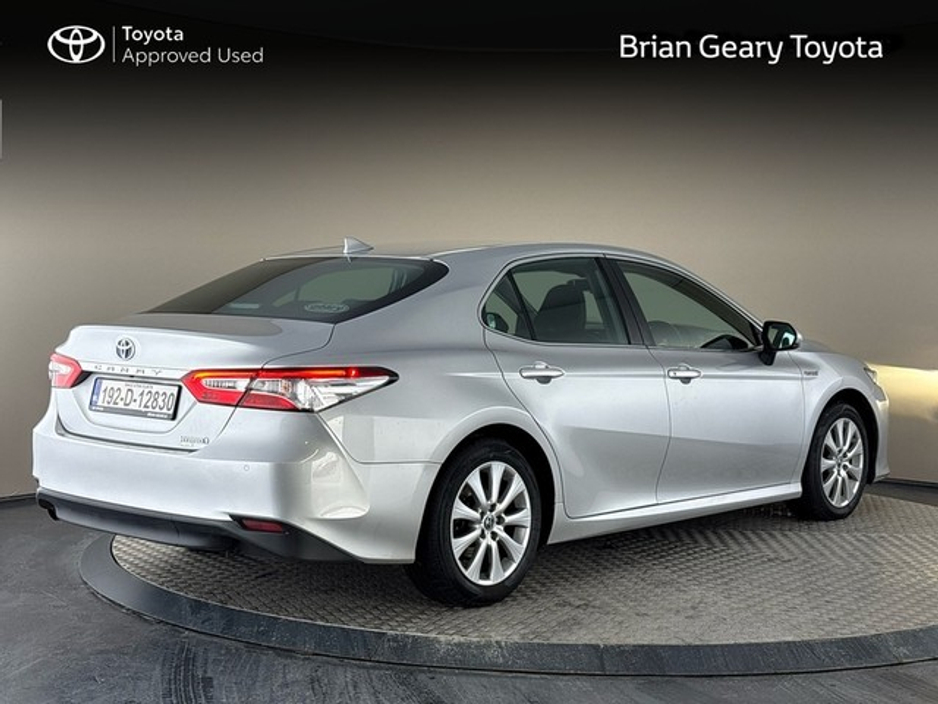 2019 Toyota Camry - image 2