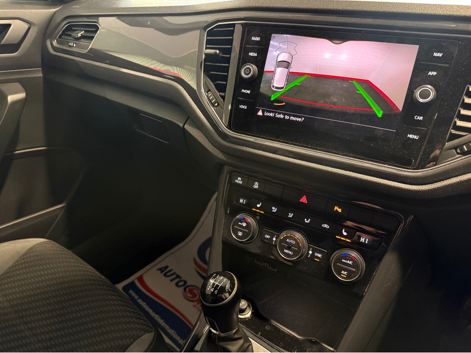 2019 Volkswagen T-Roc - image 19