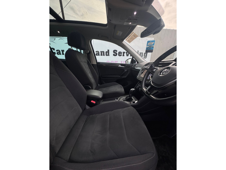 2018 Volkswagen Tiguan - image 12