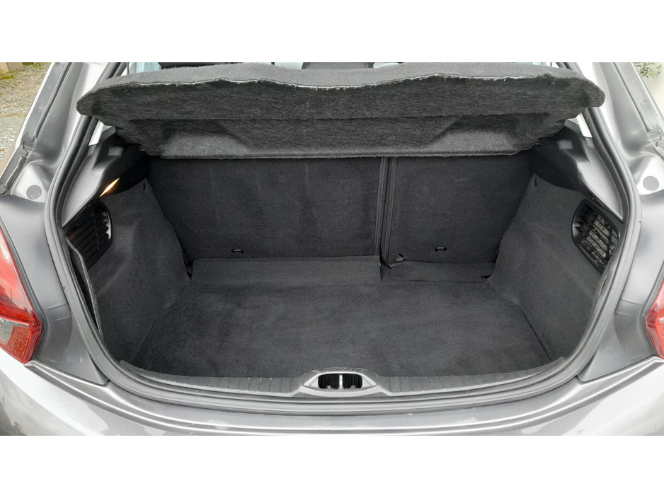 2018 Peugeot 208 - image 14