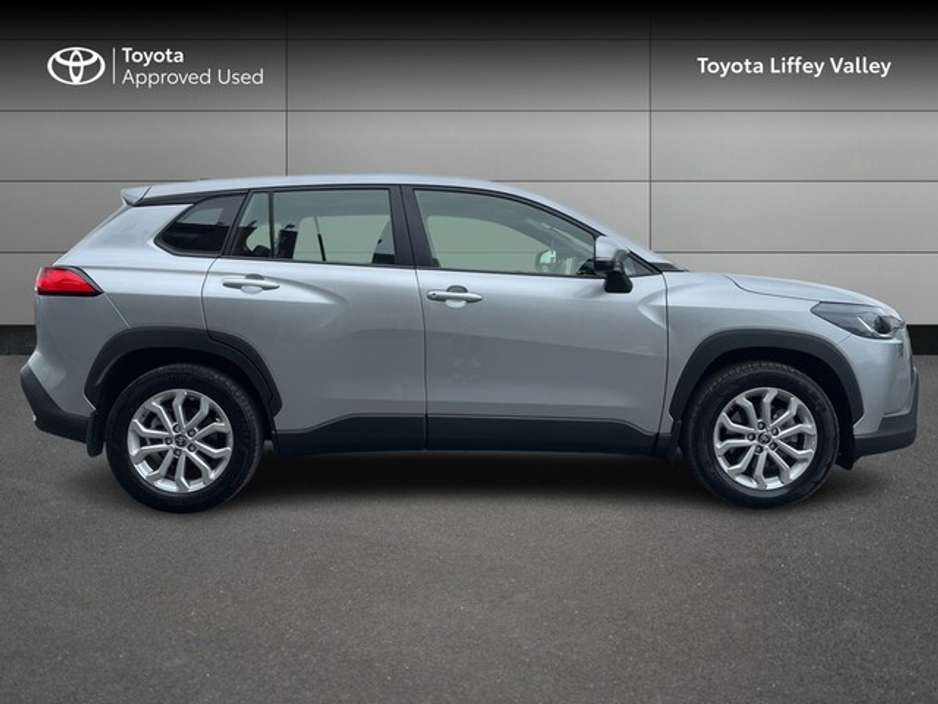 2024 Toyota Corolla Cross - image 3