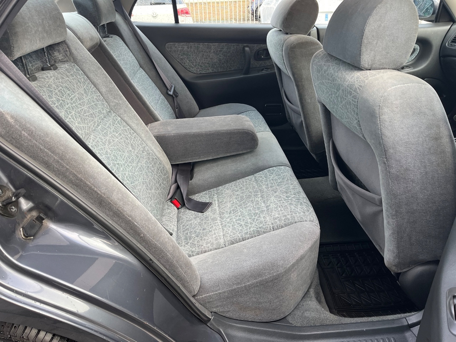 1994 Mitsubishi Galant - image 12