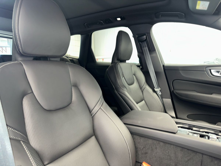 2025 Volvo XC60 - image 20