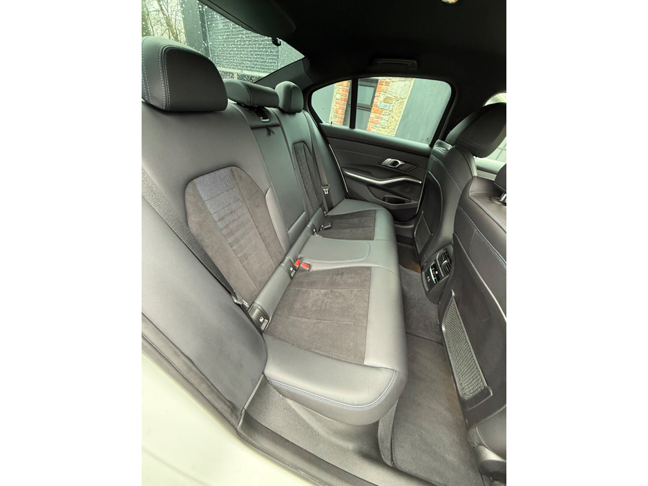 2020 BMW 3 Series - image 16