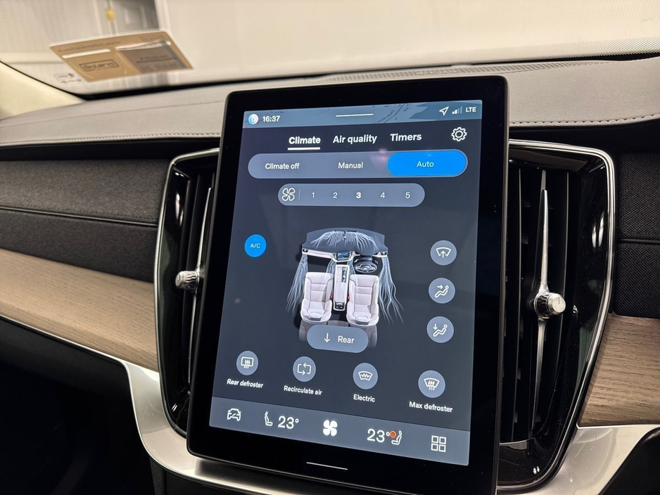 2026 Volvo XC90 - image 19