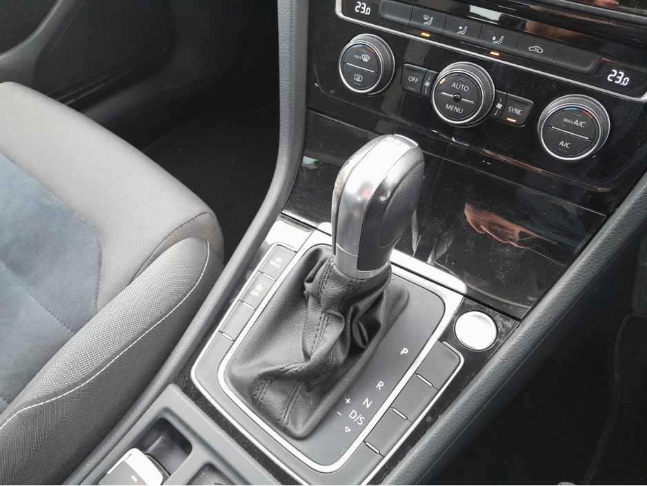 2015 Volkswagen Golf 1.4 Highline €13,950