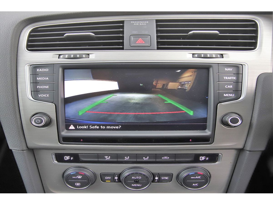 2017 Volkswagen Golf - image 31