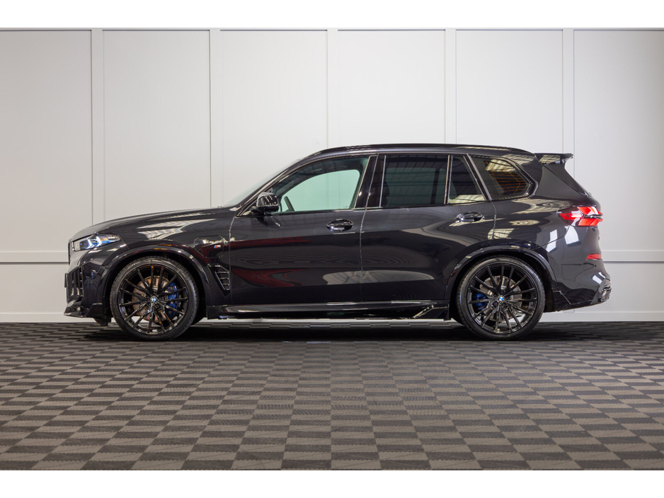 2025 BMW X5 - image 3