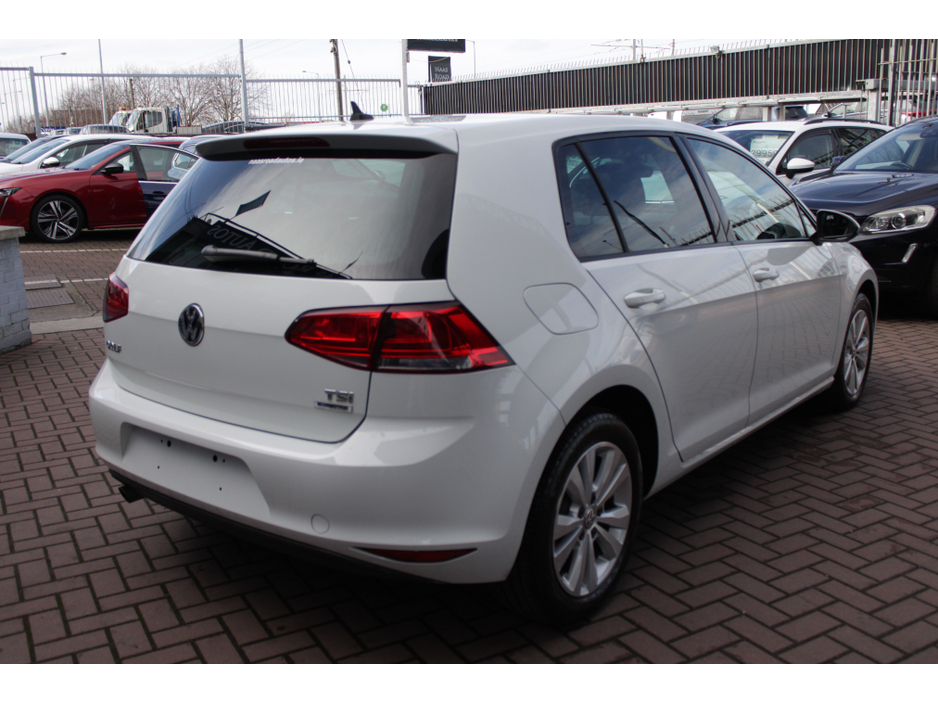 2016 Volkswagen Golf - image 4