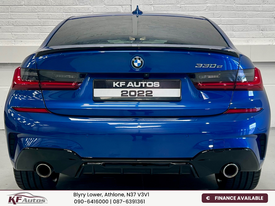 2022 BMW 3 Series - image 7