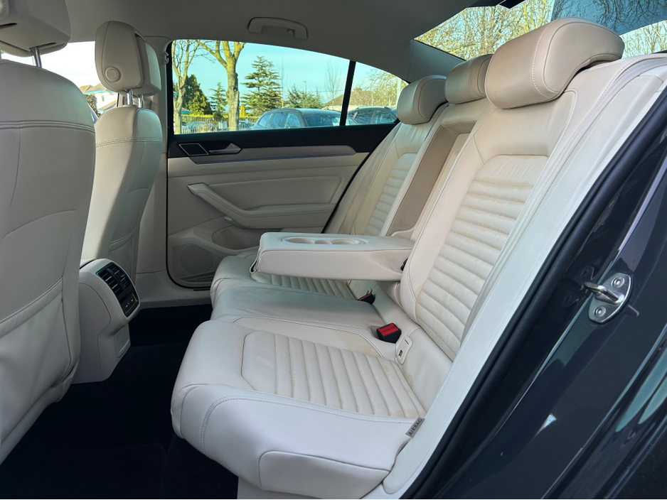 2018 Volkswagen Passat - image 11