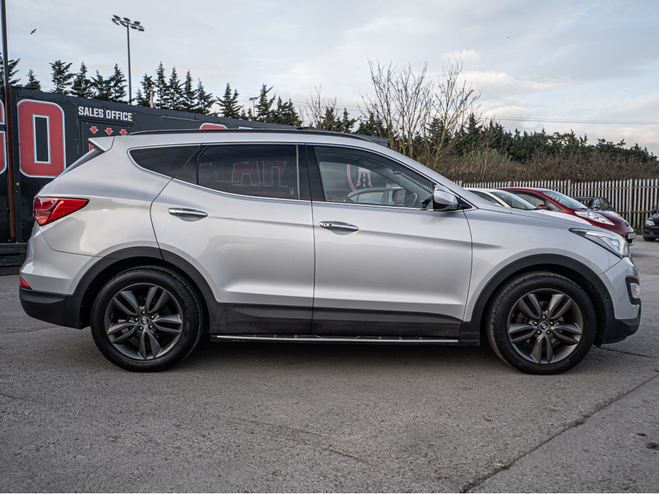 2014 Hyundai Santa Fe - image 11