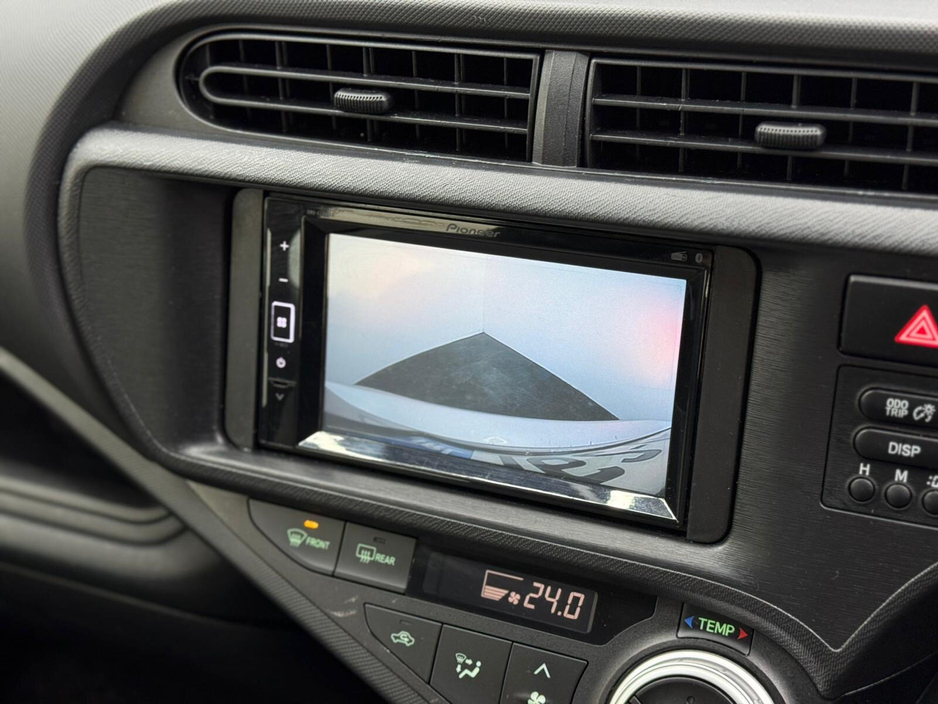 2016 Toyota Aqua - image 10