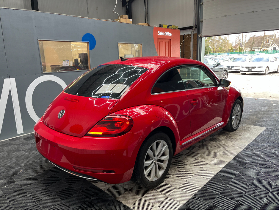 2018 Volkswagen Beetle - image 2