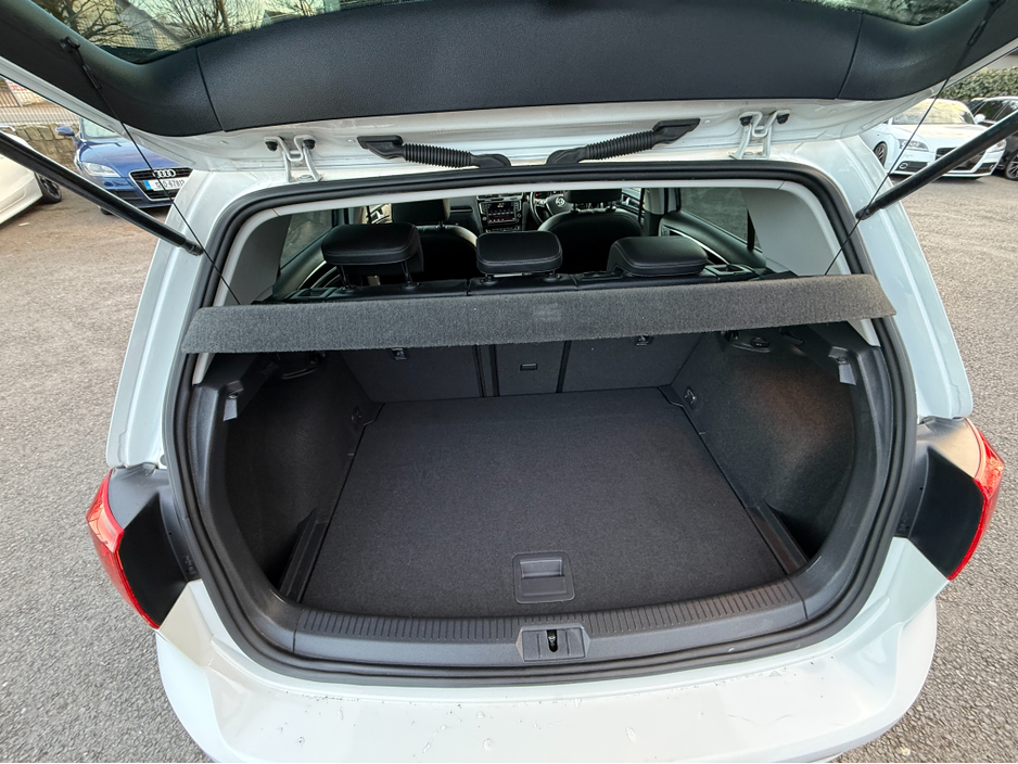 2014 Volkswagen Golf - image 23