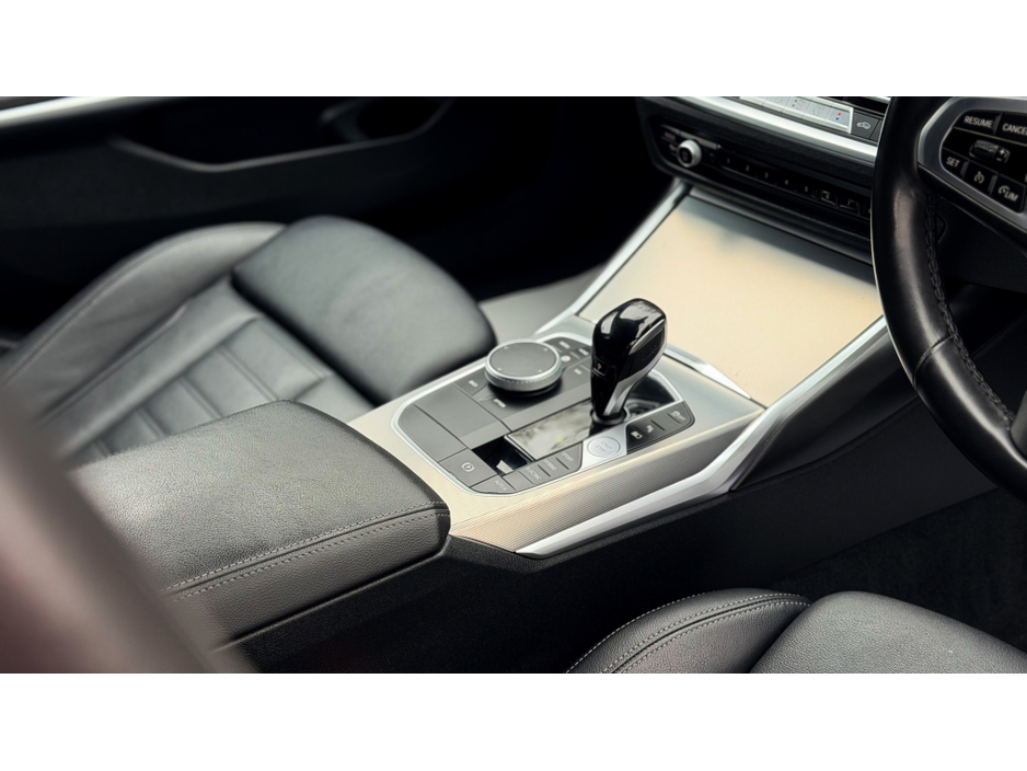 2021 BMW 3 Series - image 4