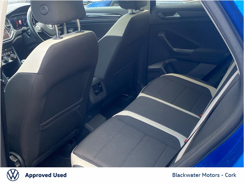 2019 Volkswagen T-Roc - image 24